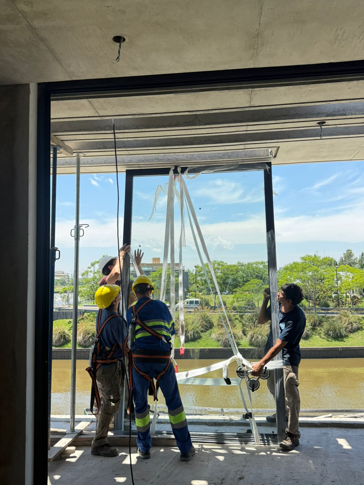 Elevación de vidrios y cerramientos en altura en CABA